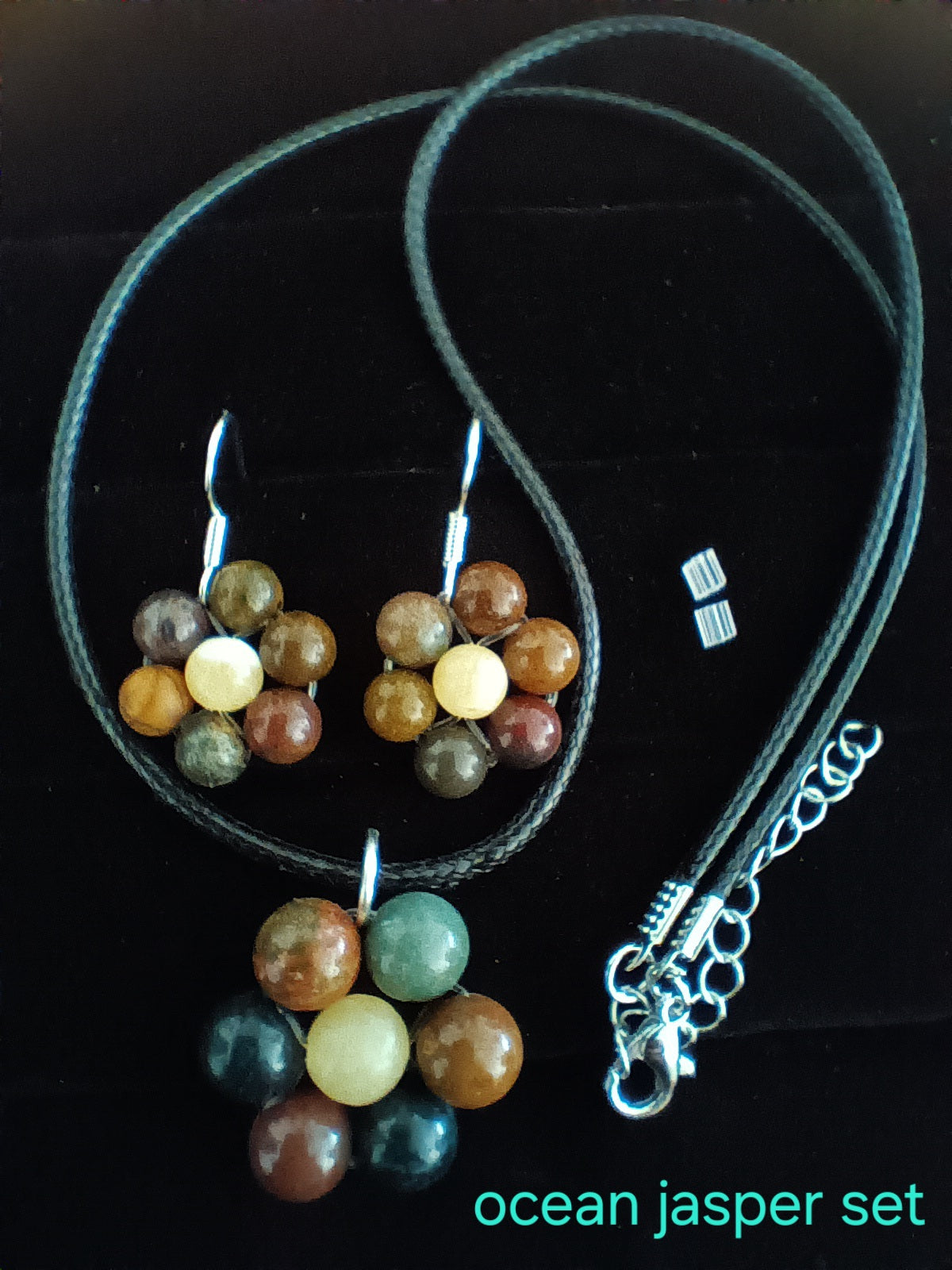 Flower earrings and pendant set