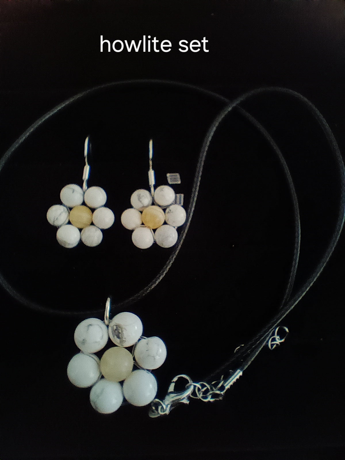 Flower earrings and pendant set